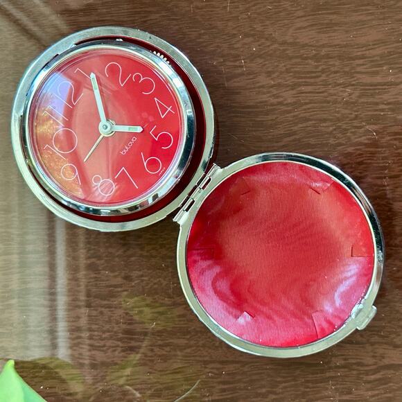 Vintage 1960s Bulova Red Travel Alarm Clock – Folding Round Case, Made in Japan - Picture 3 of 16